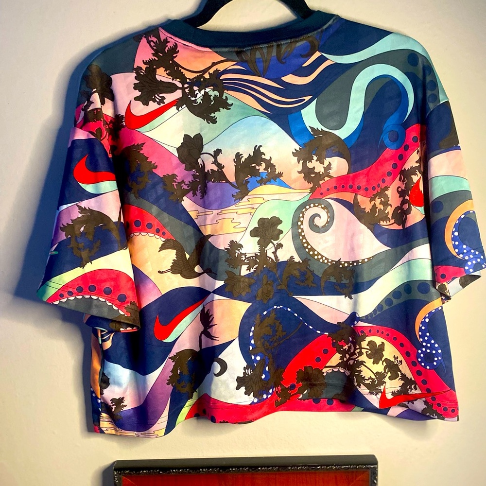 Nike Women Crop tee Sz M
